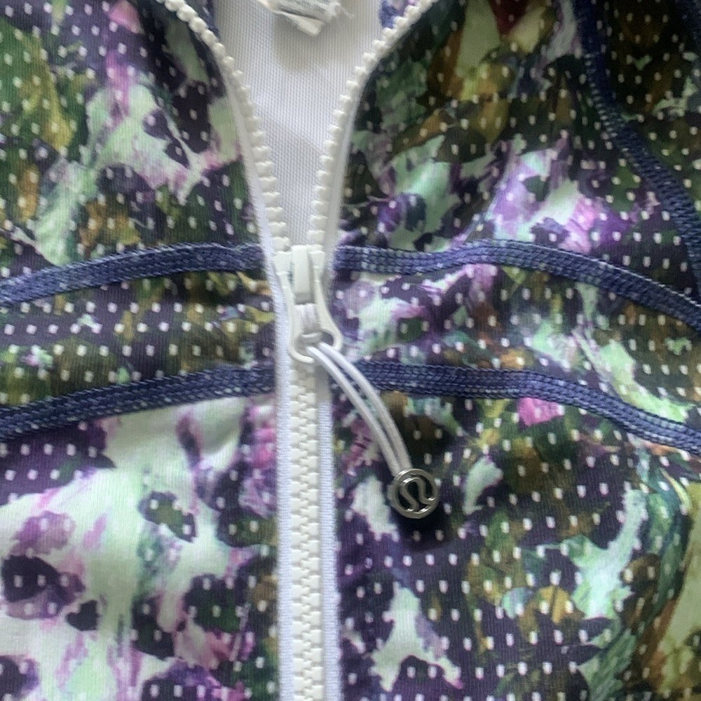 LULULEMON SET of 2 DEFINE JACKET zip AND thank top floral size 6 purple white - Picture 9 of 16